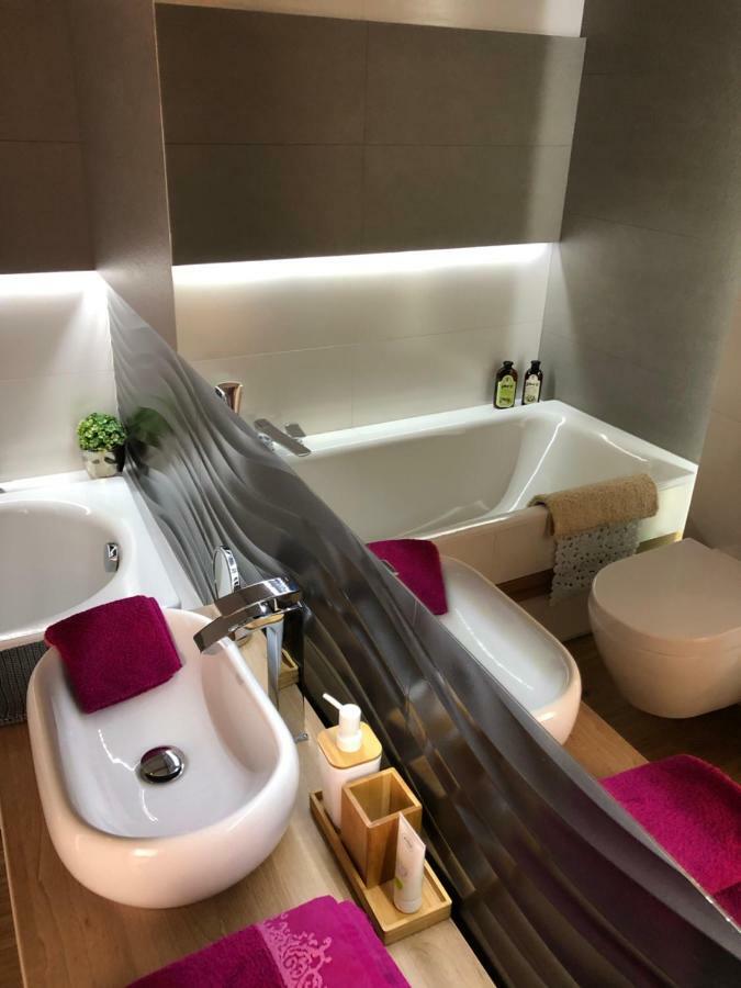 Apartamenty Lazurowy I Sloneczny Z Darmowym Parkingiem Strzezonym Jelenia Góra Exteriör bild